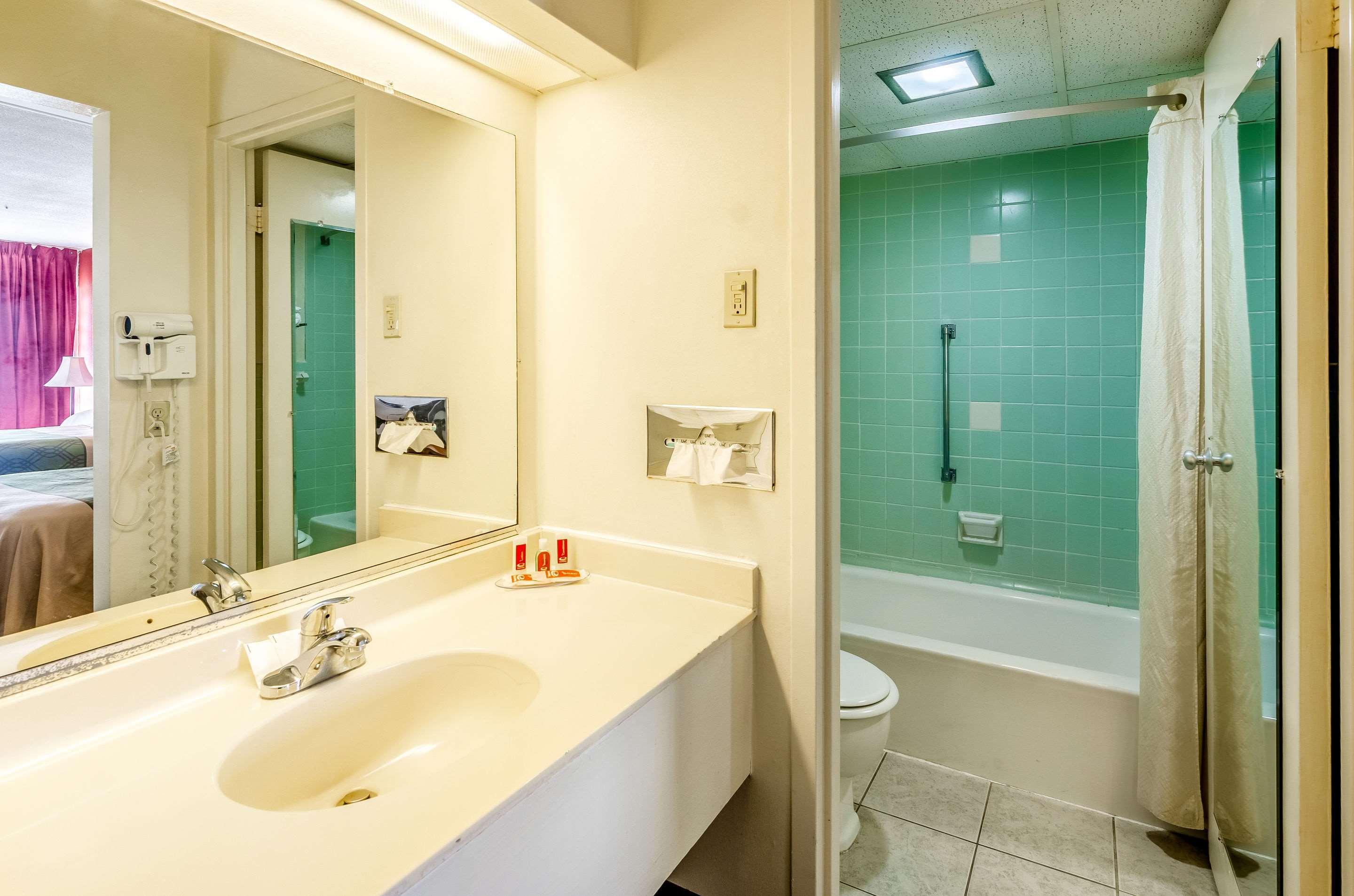 Econo Lodge Мартинсвилл Экстерьер фото